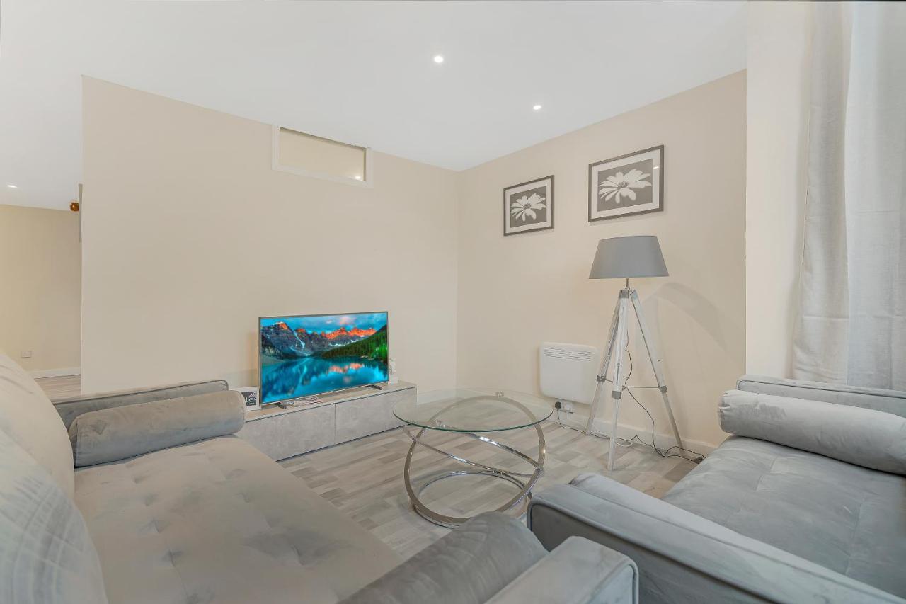 Suites By Rehoboth - Overcomers- Deptford London Eksteriør billede