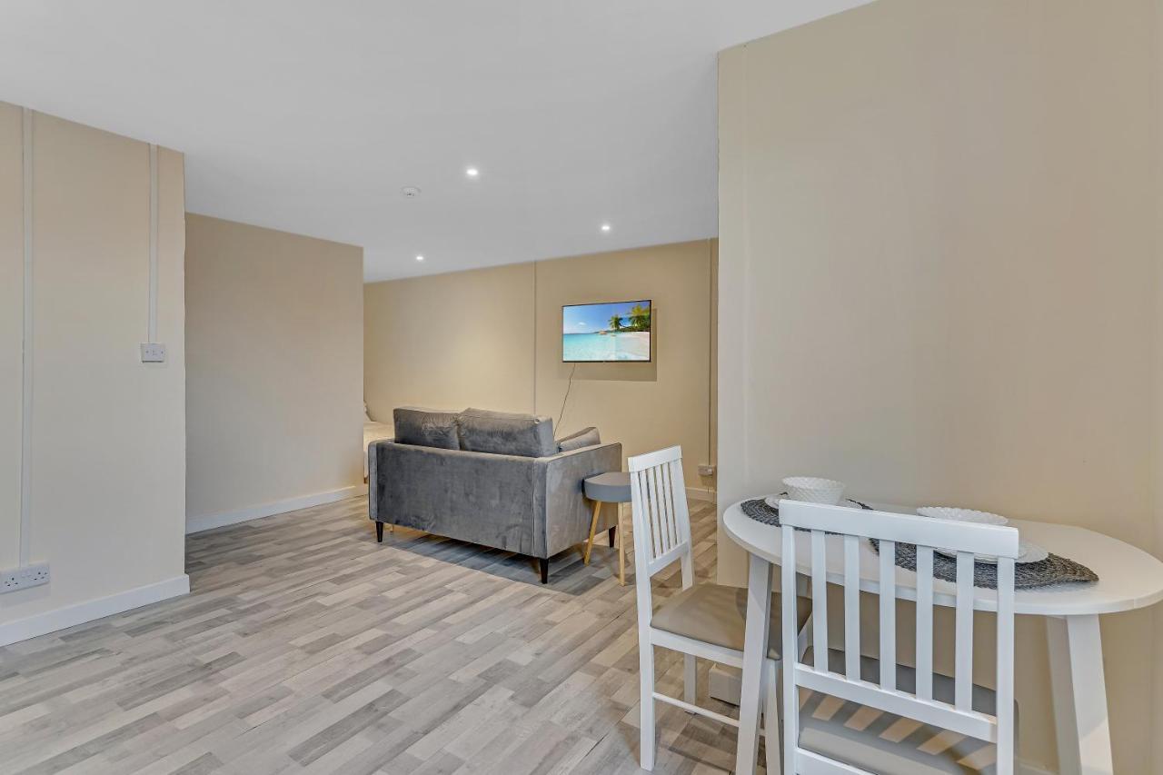Suites By Rehoboth - Overcomers- Deptford London Eksteriør billede