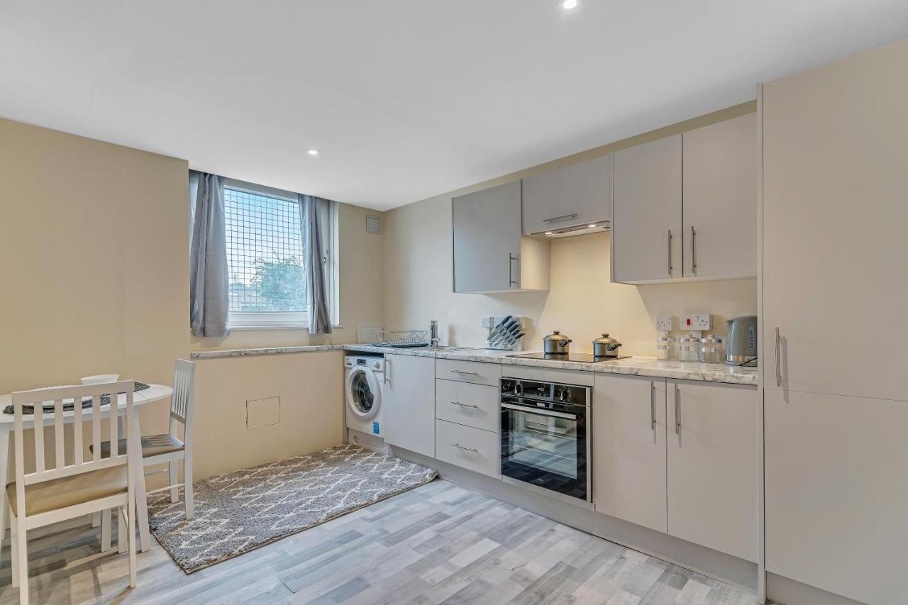 Suites By Rehoboth - Overcomers- Deptford London Eksteriør billede