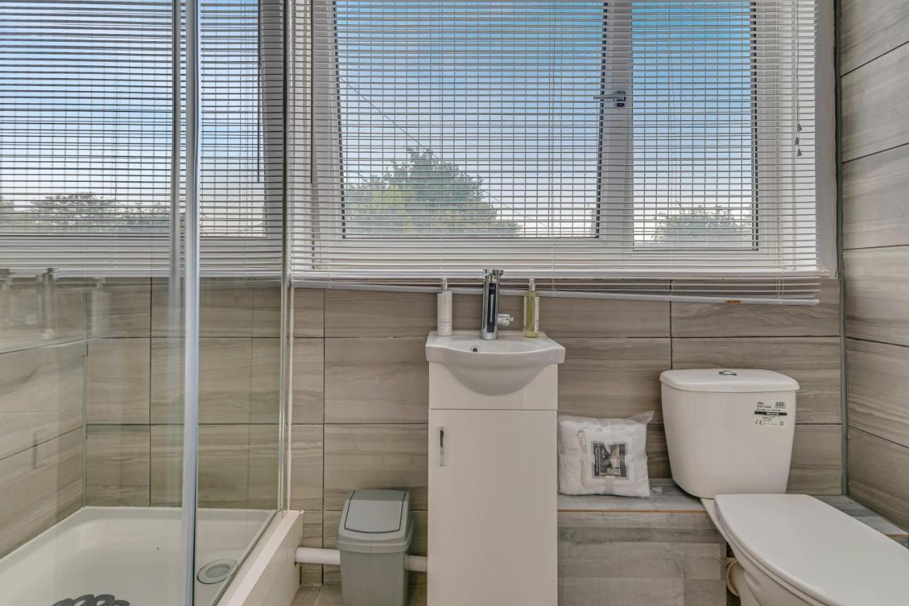 Suites By Rehoboth - Overcomers- Deptford London Eksteriør billede